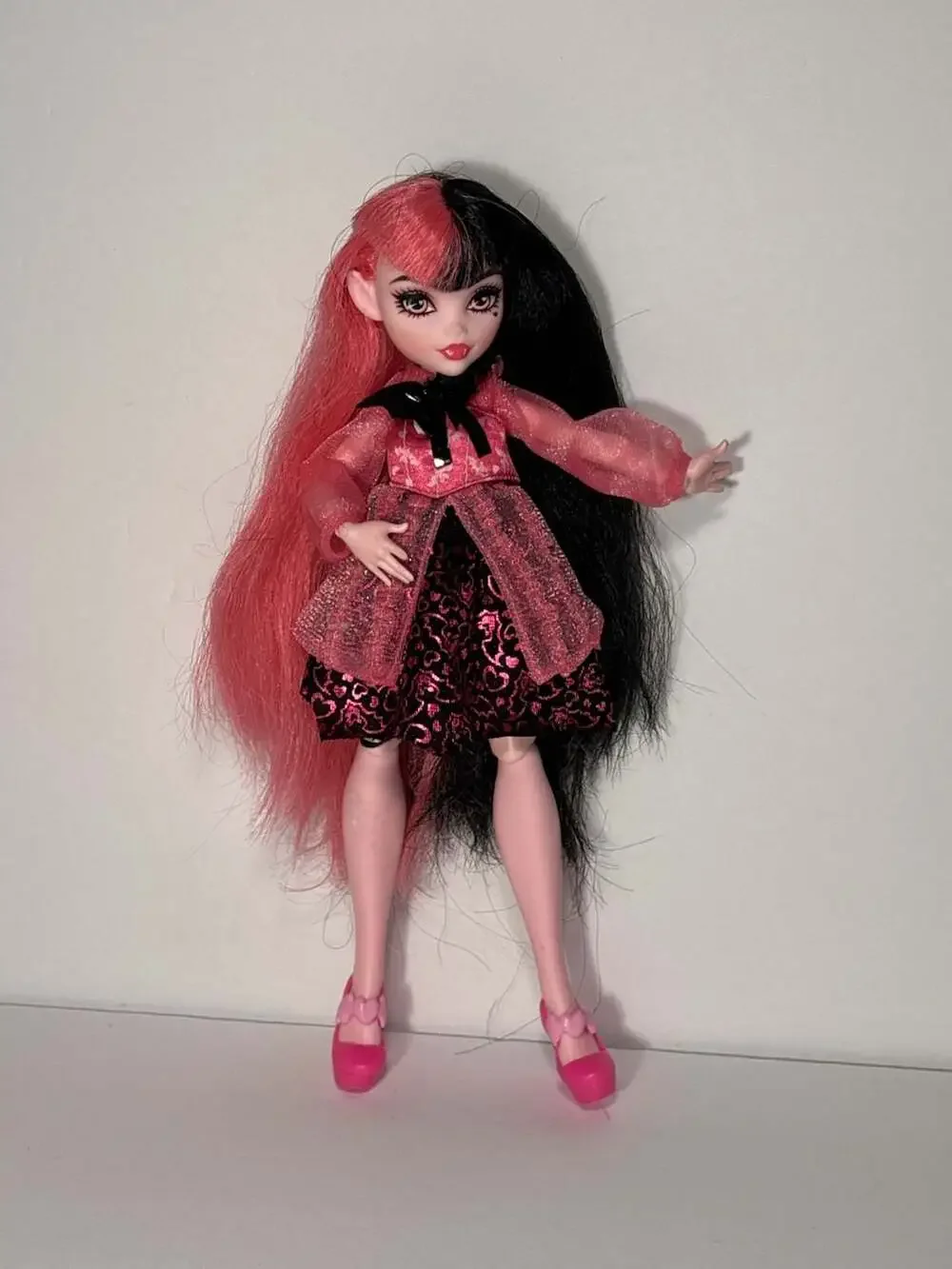 Mattel Monster High Draculaura Fashion Doll G3 Core Reboot